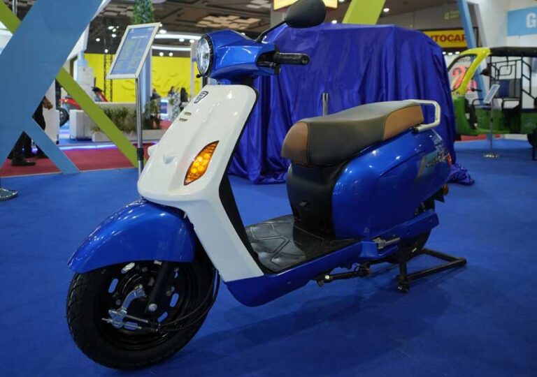 Godavari Electric unveiled two new e-scooters at India Mobility Global Expo 2025 and launched an e-auto. Autogidindia