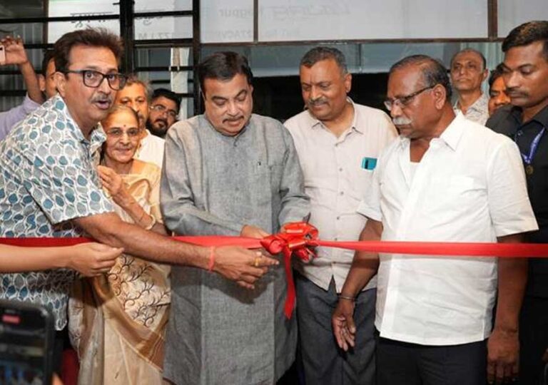 Shri Nitin Gadkari inaugurated the new Ferro dealership of OPG Mobility in Nagpur. Vampire