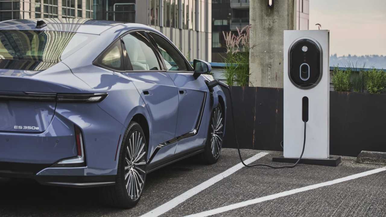 Now there will be no tension of petrol, Lexus' first